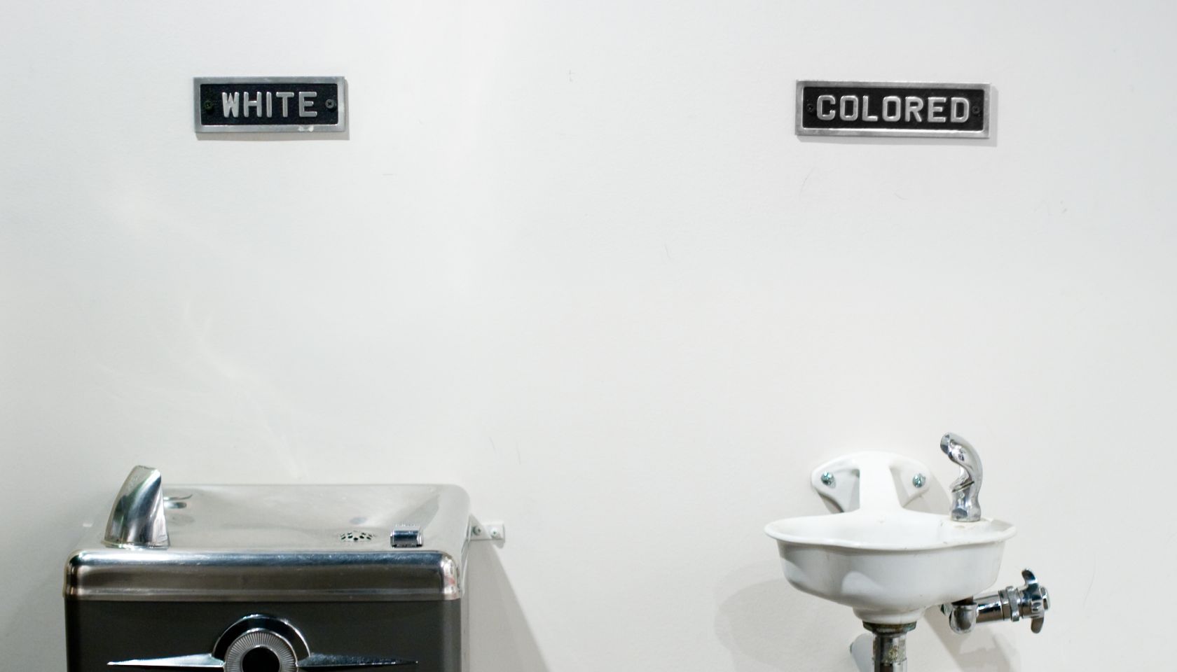 Segregated water fountains