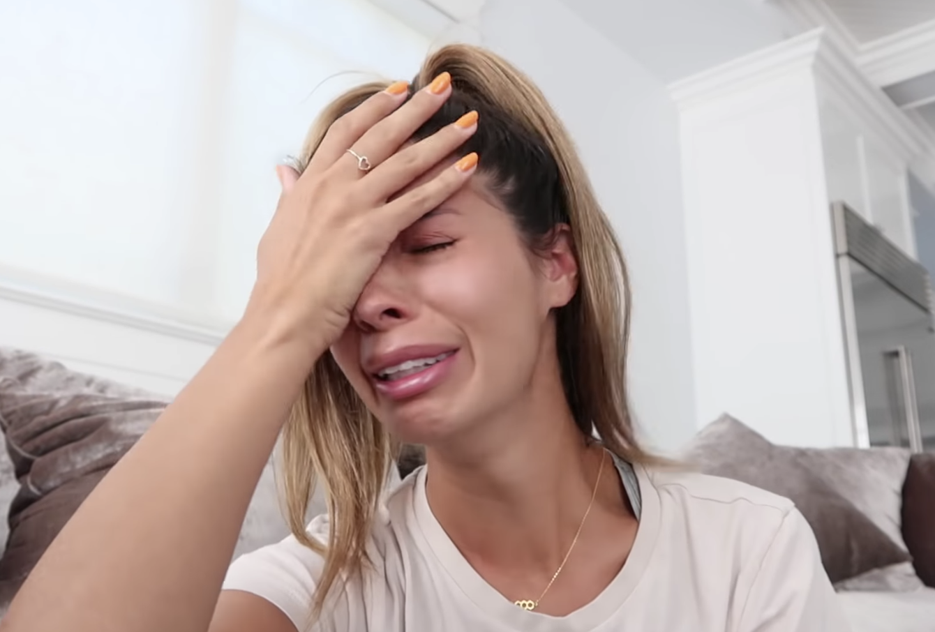 youtube star laura lee crying