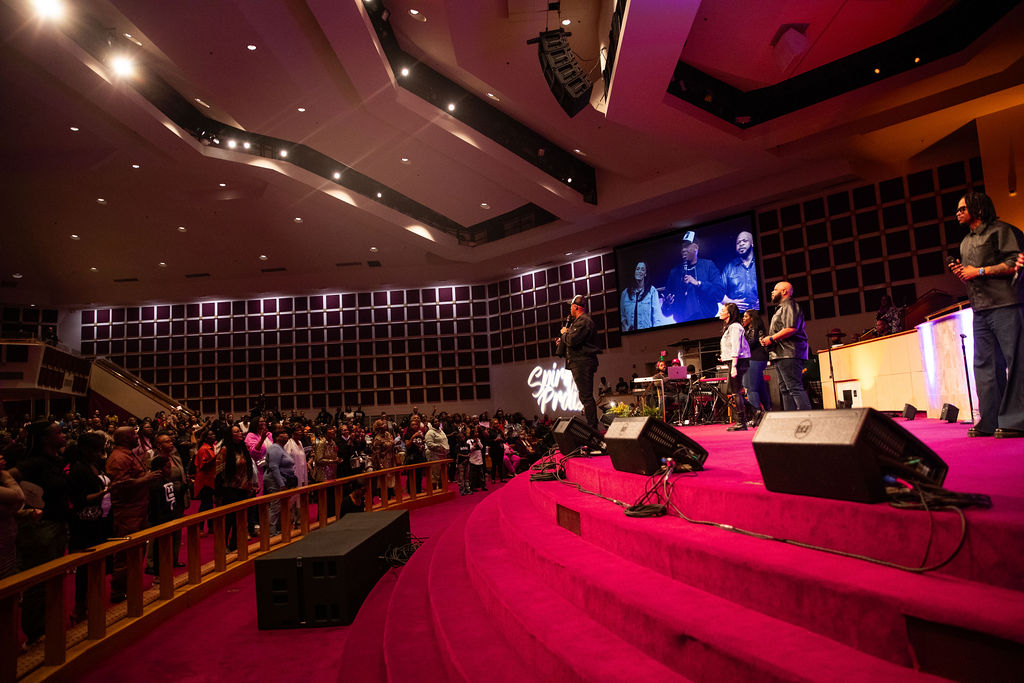 Anthony Brown & Group Therapy At The Wells Fargo 16th Annual Spirit of Praise Crowd