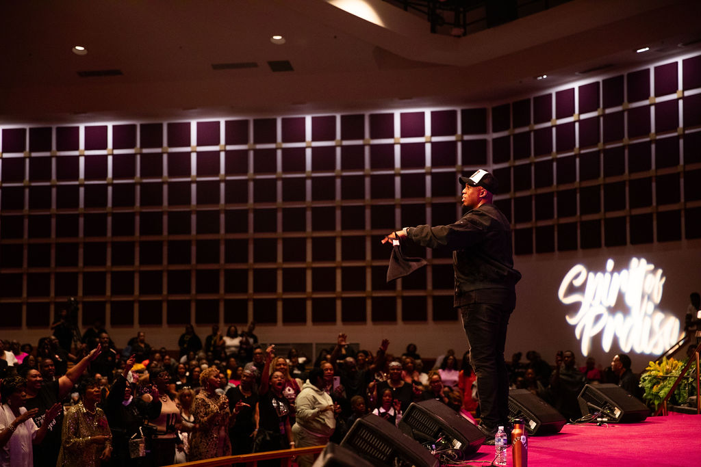 Anthony Brown & Group Therapy At The Wells Fargo 16th Annual Spirit of Praise Crowd