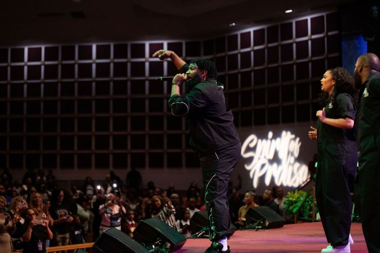 Pastor Mike Jr. At The Wells Fargo 16th Annual Spirit of Praise Crowd