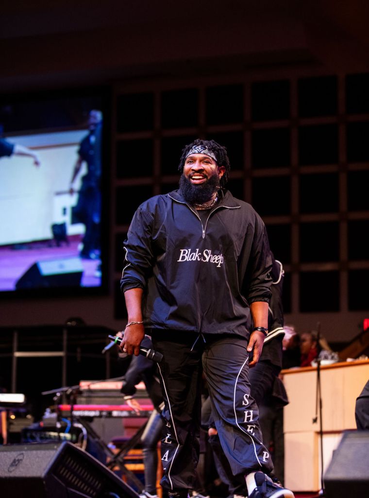 Pastor Mike Jr. At The Wells Fargo 16th Annual Spirit of Praise Crowd