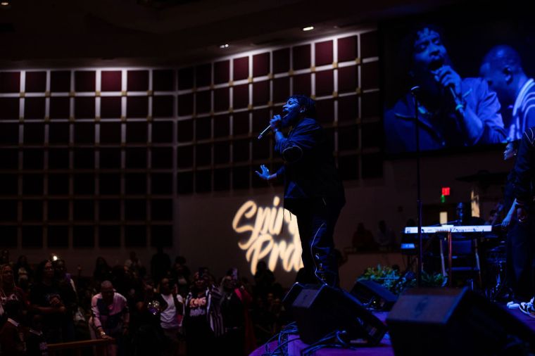 Pastor Mike Jr. At The Wells Fargo 16th Annual Spirit of Praise Crowd