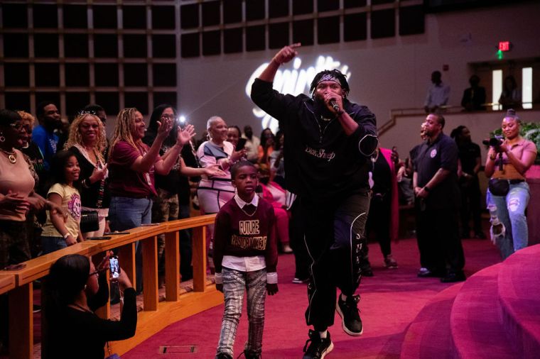 Pastor Mike Jr. At The Wells Fargo 16th Annual Spirit of Praise Crowd