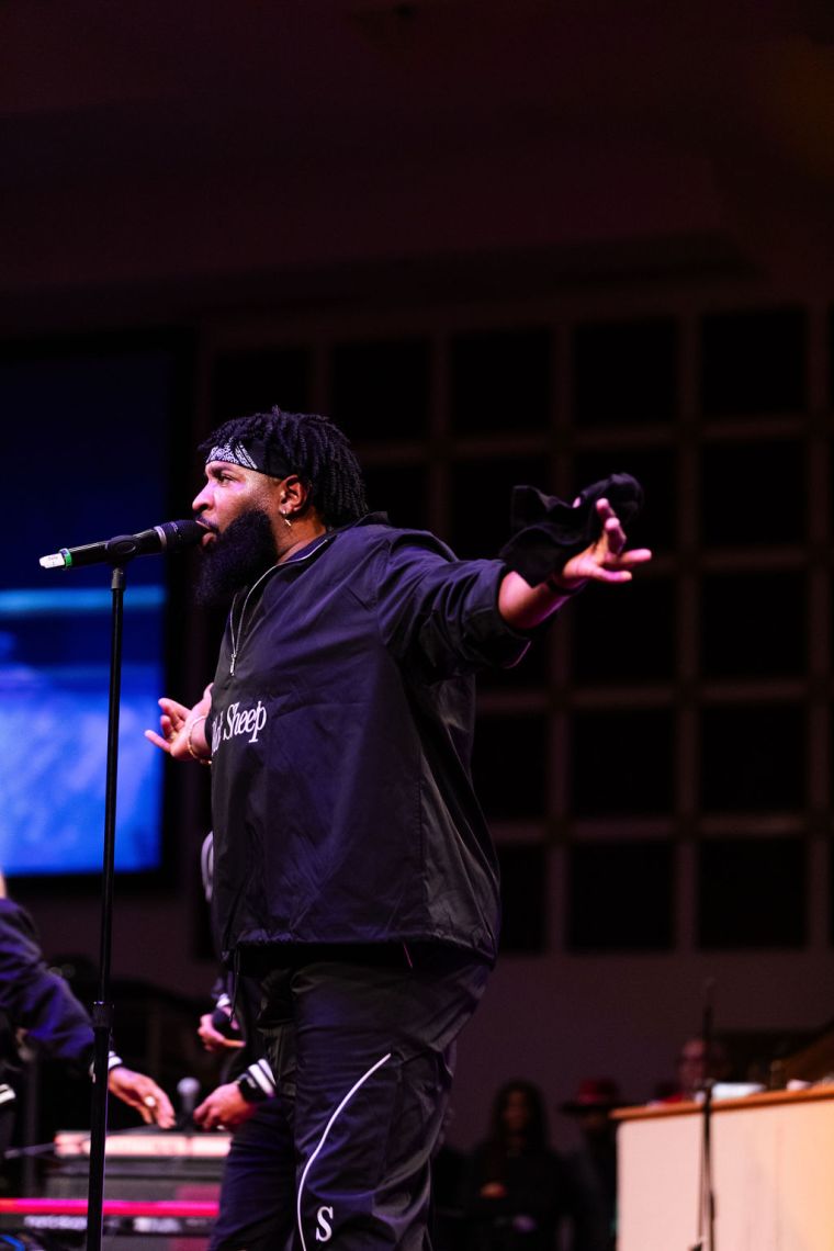 Pastor Mike Jr. At The Wells Fargo 16th Annual Spirit of Praise Crowd