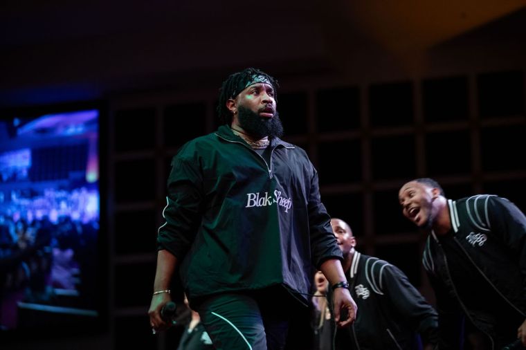 Pastor Mike Jr. At The Wells Fargo 16th Annual Spirit of Praise Crowd