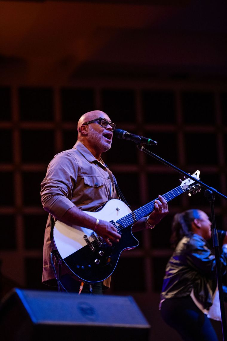 Israel Houghton & New Breed At The Wells Fargo 16th Annual Spirit of Praise Crowd
