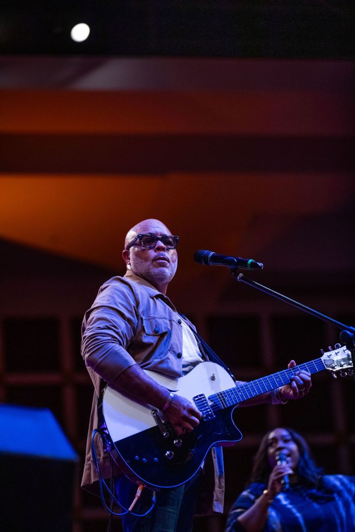 Israel Houghton & New Breed At The Wells Fargo 16th Annual Spirit of Praise Crowd