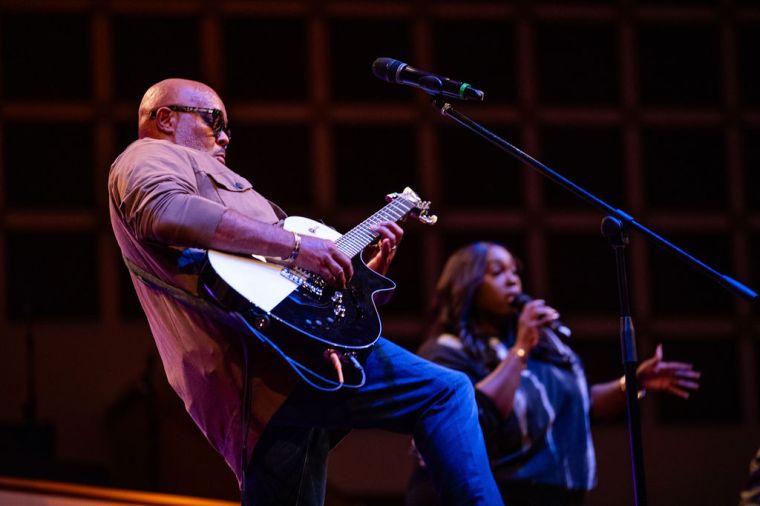 Israel Houghton & New Breed At The Wells Fargo 16th Annual Spirit of Praise Crowd