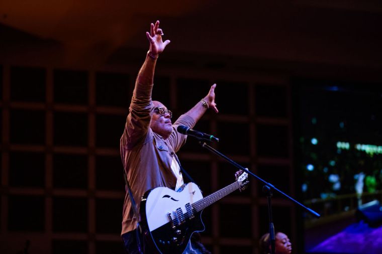 Israel Houghton & New Breed At The Wells Fargo 16th Annual Spirit of Praise Crowd