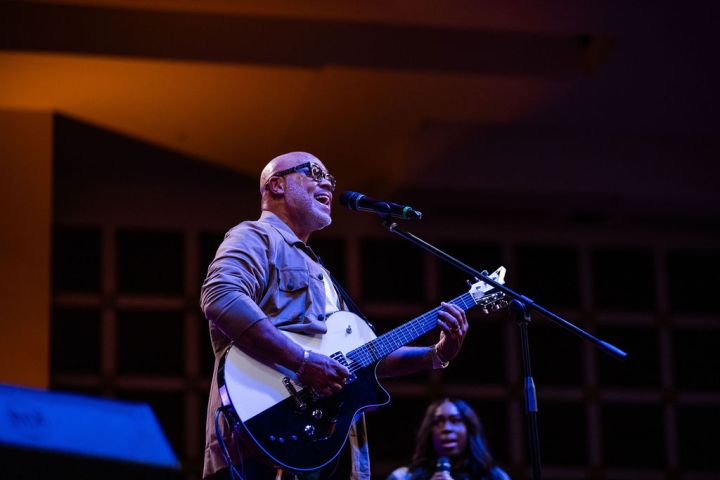 Israel Houghton & New Breed At The Wells Fargo 16th Annual Spirit of Praise Crowd