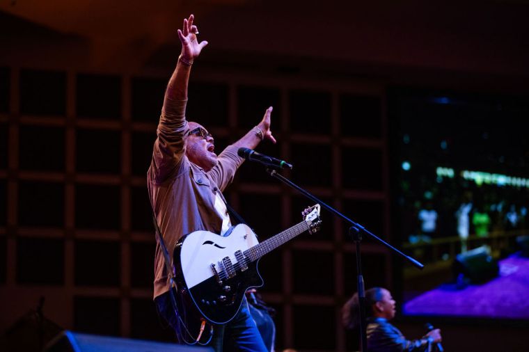 Israel Houghton & New Breed At The Wells Fargo 16th Annual Spirit of Praise Crowd