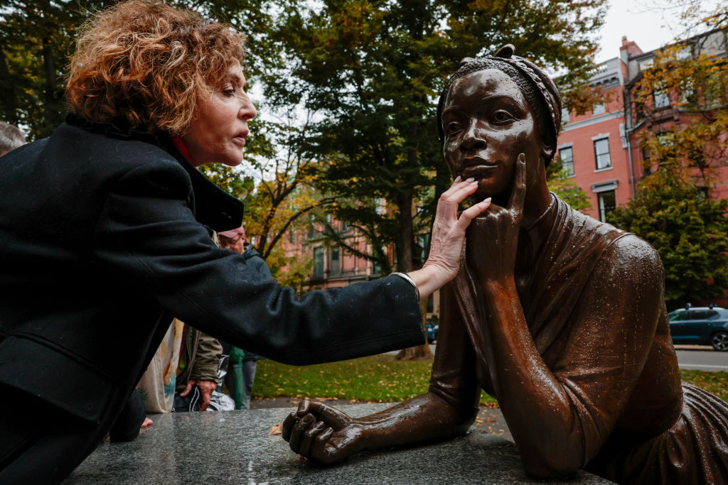 Talking Statues Program