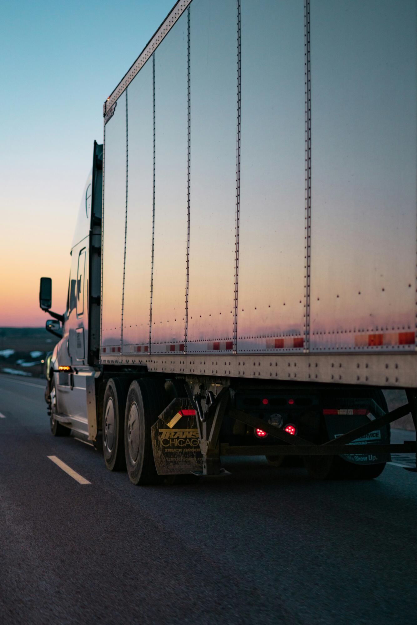 How distracted driving puts truck drivers and motorists in danger