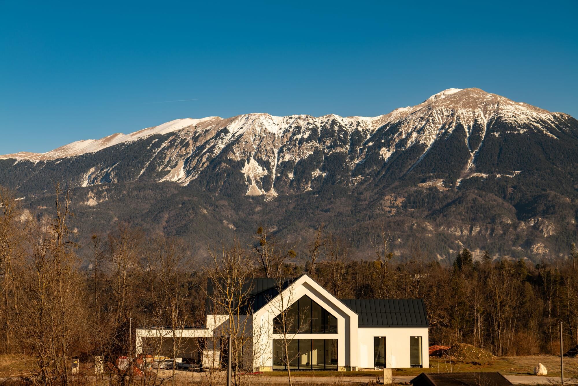 Here is what you need to know about buying a mountain home